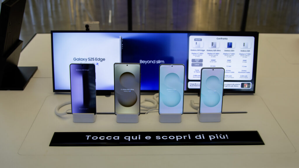 RETAIL EXPERIENCE INTELLIGENCE DISPLAY