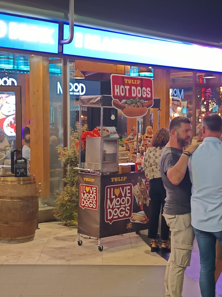 IL CHIOSCO DEGLI HOT DOGS BY TULIP