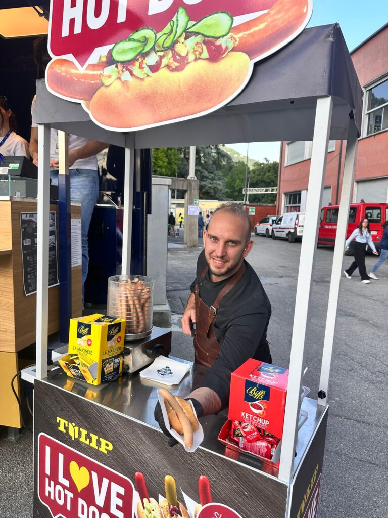 IL CHIOSCO DEGLI HOT DOGS BY TULIP