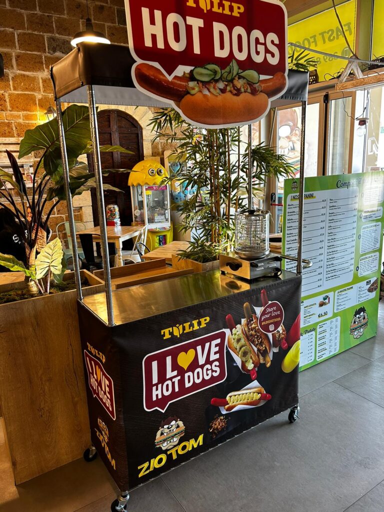 IL CHIOSCO DEGLI HOT DOGS BY TULIP